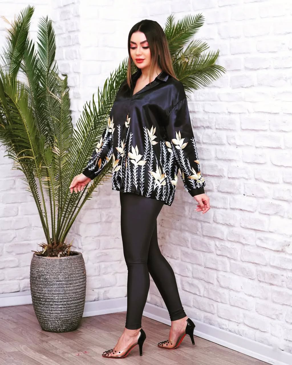 شومیز ساتن طرح گندمی سفید و مشکی زنانه فری سایز مناسب تا سایز ۴۲